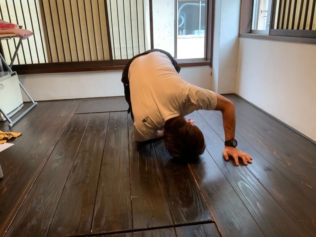 前転 肩を入れる